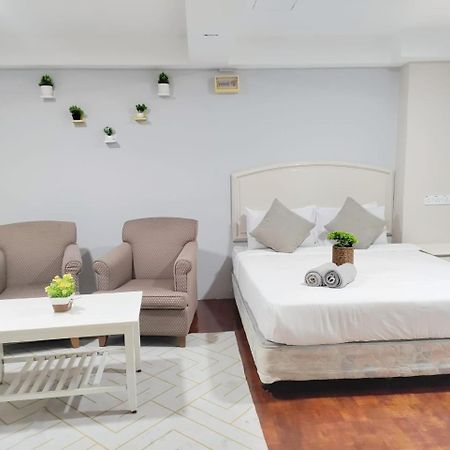 ברינצ'אנג The Little Star Studio Hotel- Star Regency מראה חיצוני תמונה