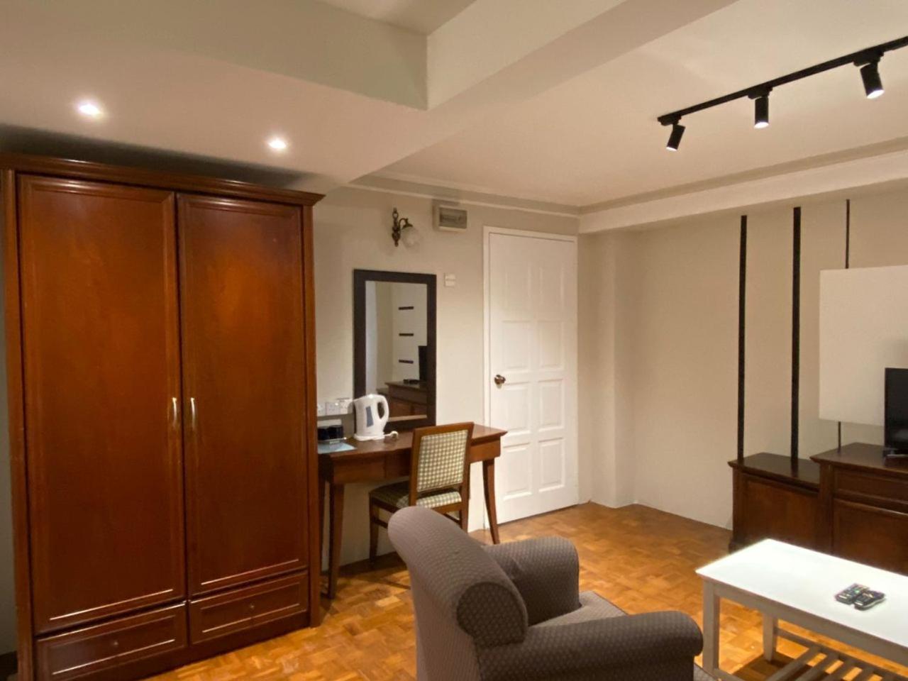 ברינצ'אנג The Little Star Studio Hotel- Star Regency מראה חיצוני תמונה