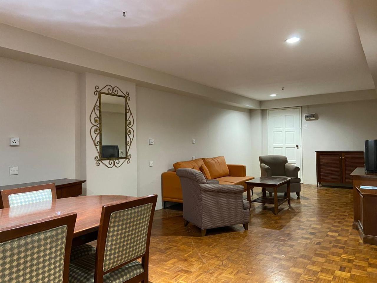 ברינצ'אנג The Little Star Studio Hotel- Star Regency מראה חיצוני תמונה