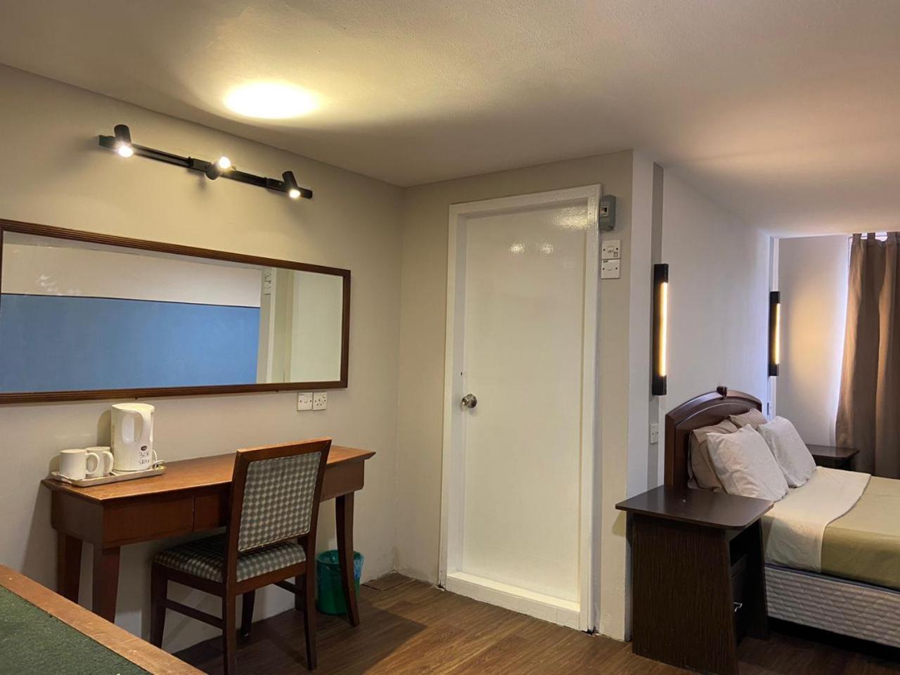ברינצ'אנג The Little Star Studio Hotel- Star Regency מראה חיצוני תמונה