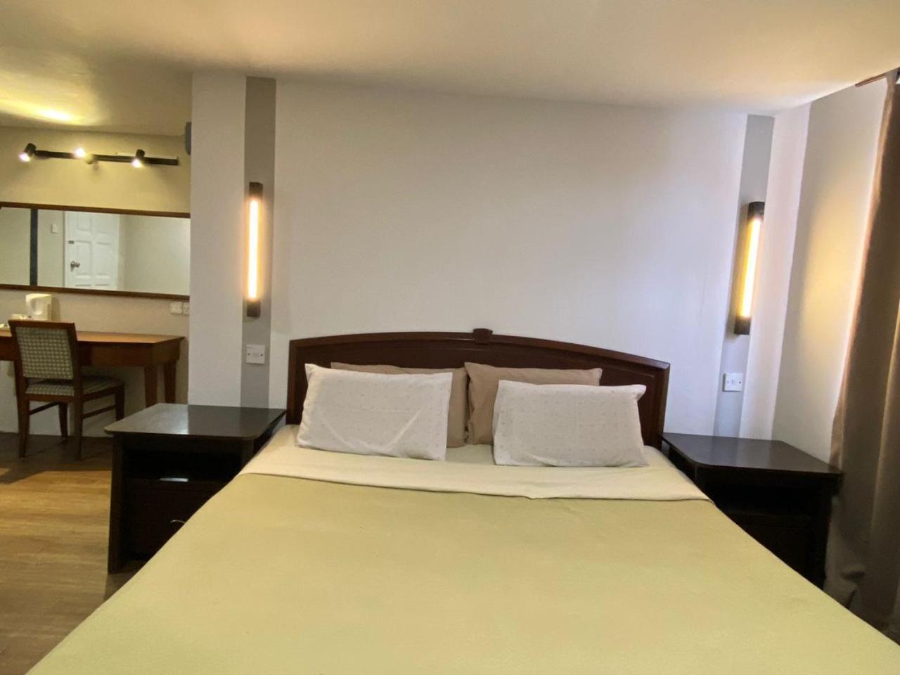 ברינצ'אנג The Little Star Studio Hotel- Star Regency מראה חיצוני תמונה