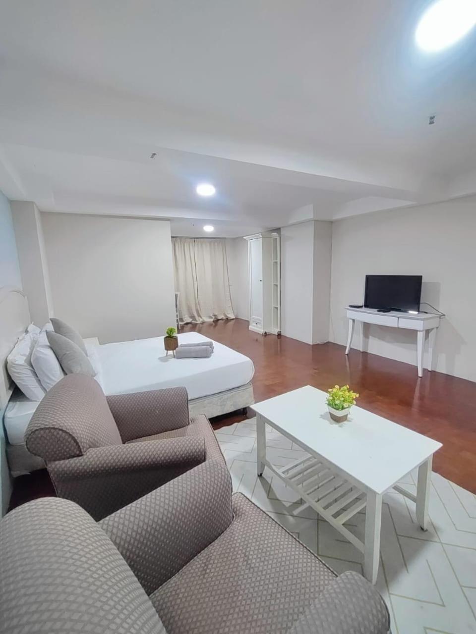ברינצ'אנג The Little Star Studio Hotel- Star Regency מראה חיצוני תמונה